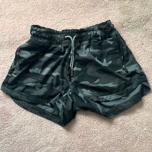 athleta girl size 12 black and gray camo shorts